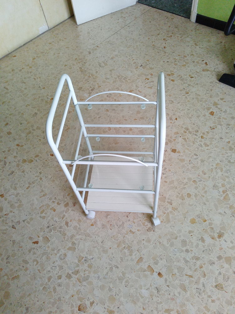 Desserte m�dicale sur roulettes 49 Villeneuve-d'Olmes (09)