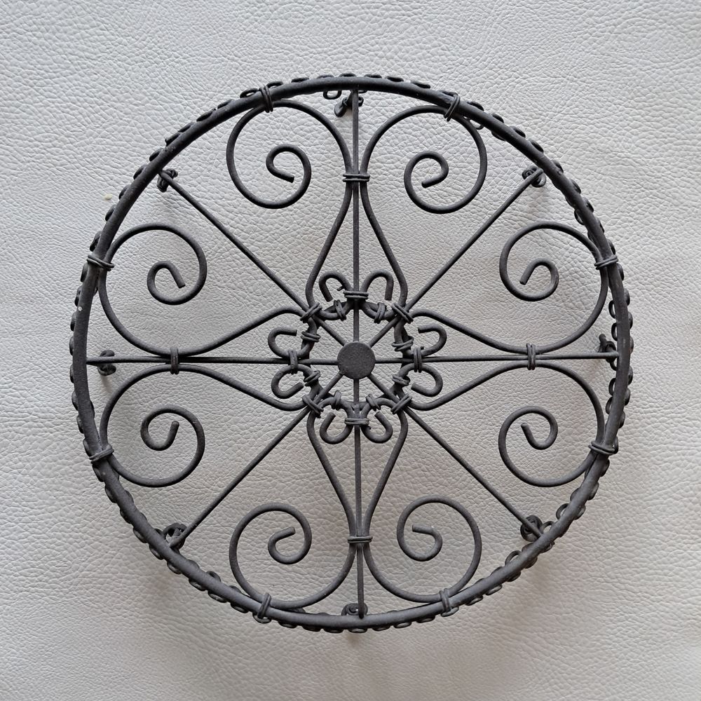 dessous de plat ou de pot de fleur en dentelle de fer patin� 5 Carnon Plage (34)