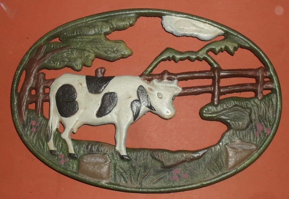 Dessous de plat en fonte th�me vache. 30 Montreuil (93)