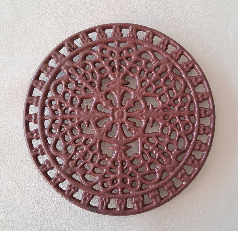 dessous de plat en fonte � formes g�om�triques bordeaux 10 Carnon Plage (34)