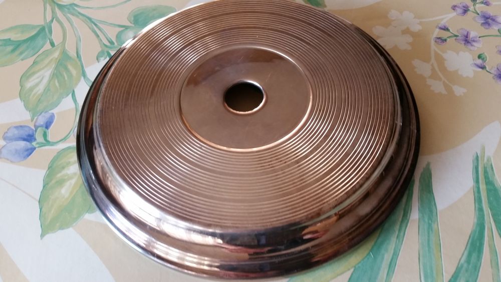 Dessous de plat rond en m�tal argent� CHRISTOFLE 80 Paris 13 (75)