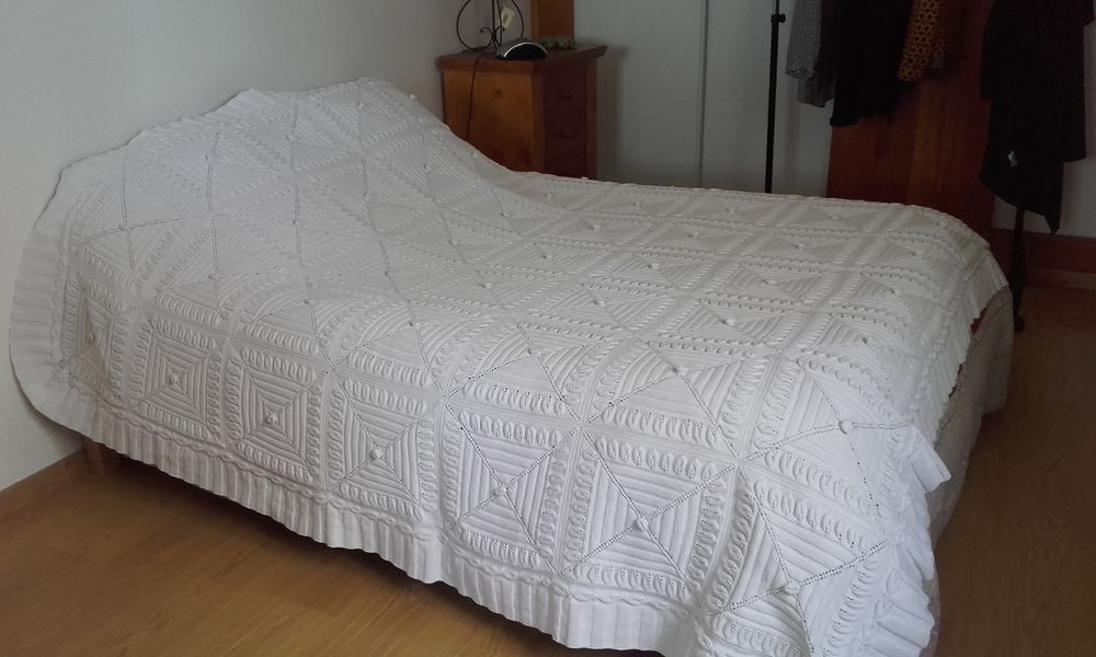 Dessus de lit ancien en coton 100 Roches-sur-Marne (52)