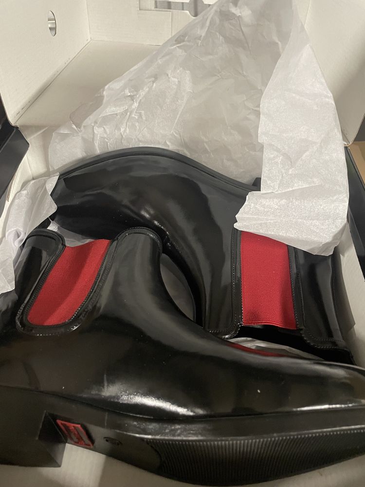 Destockage chaussures femmes hommes enfants pour march�s
1 N�mes (30)