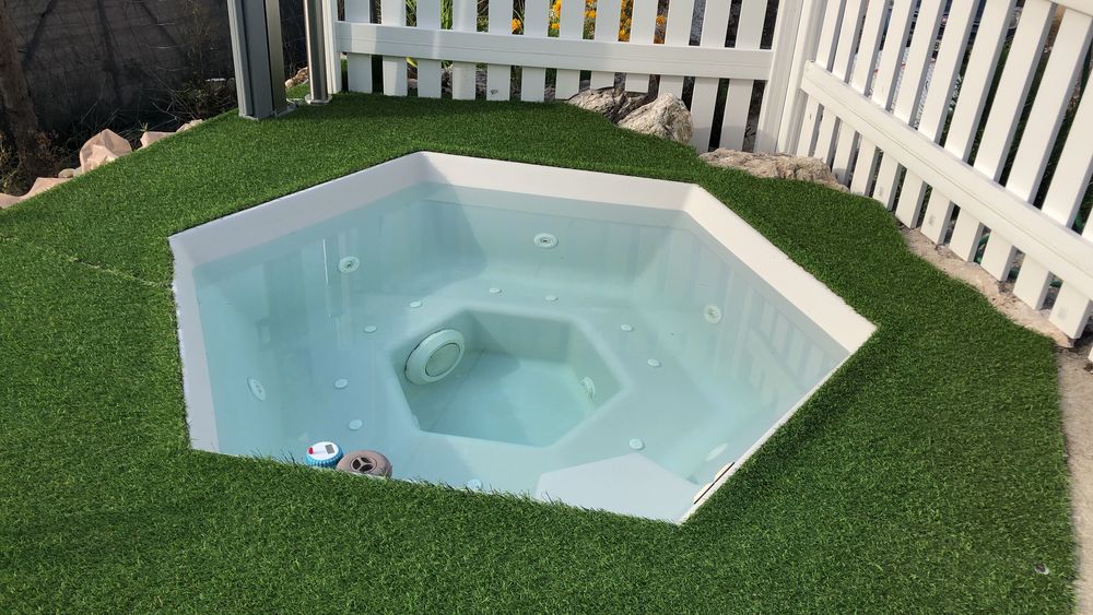 Spa de d�tente (en coque) 1400 Rovon (38)