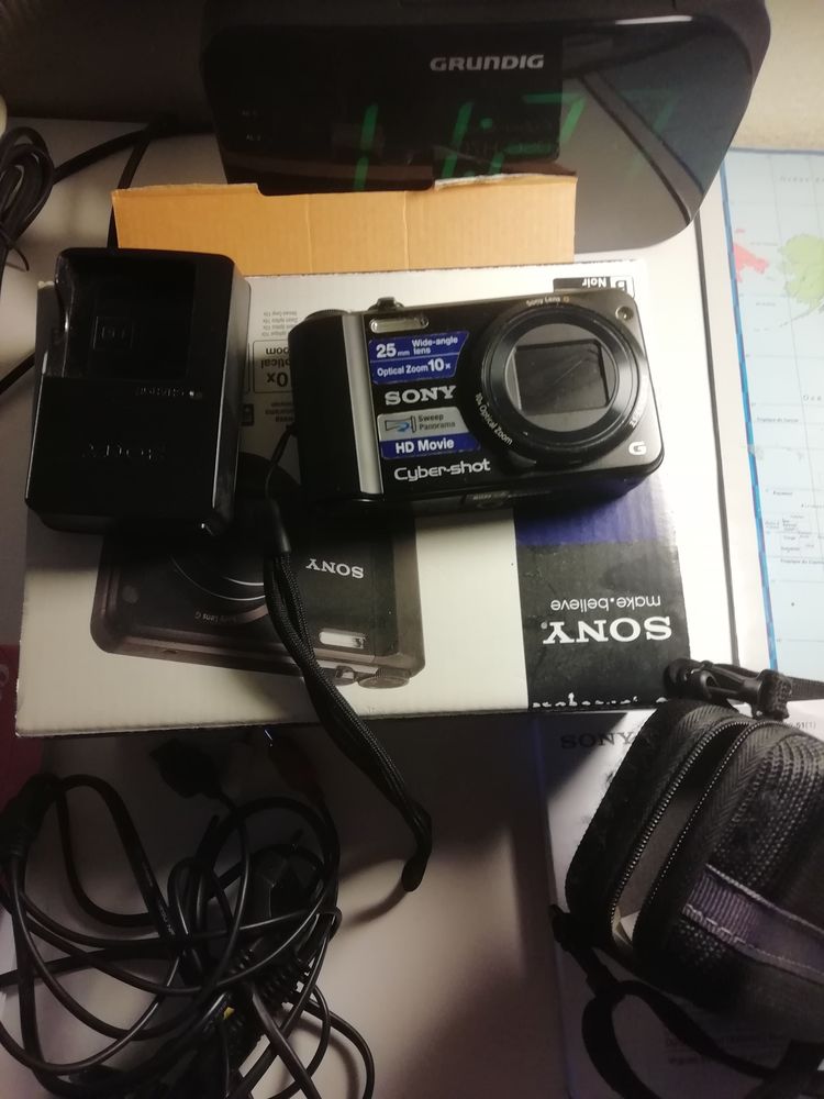 Deux appareils photos + une cafeti�re � pression 30 Malz�ville (54)