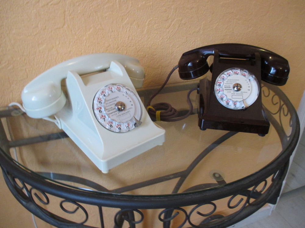 Deux U43 Bak�lite brun marbr� et blanc (Troc possible) 199 Saint-�lix-le-Ch�teau (31)