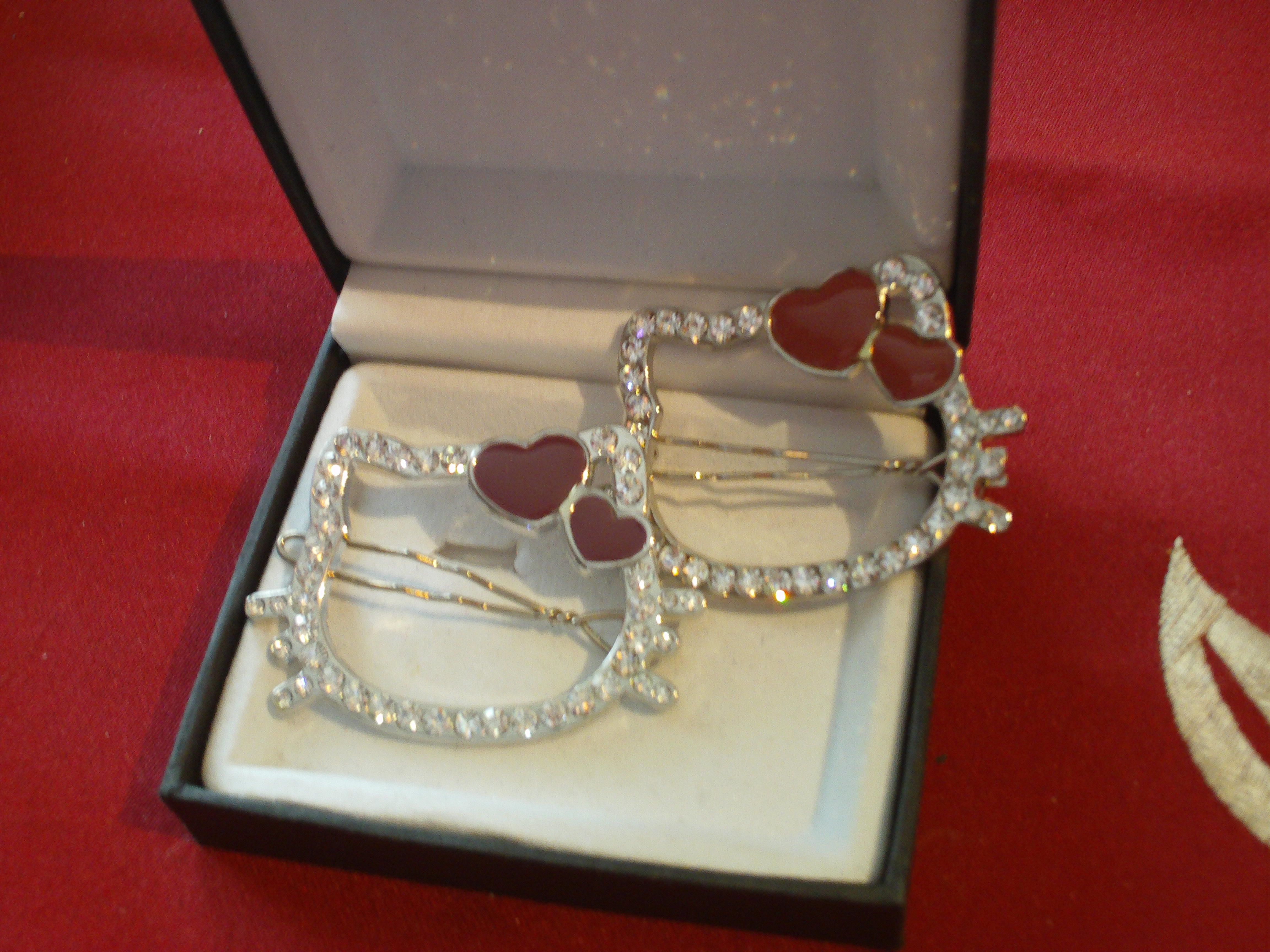 Deux barrettes � cheveux Hello Ketty stress N� 261 5 Beaune (21)