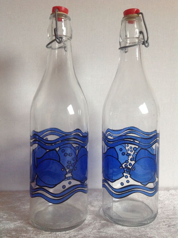 DEUX BOUTEILLES VERRE SE?RIGRAPHIE?ES POISSONS BLEU 9 Tr�gunc (29)