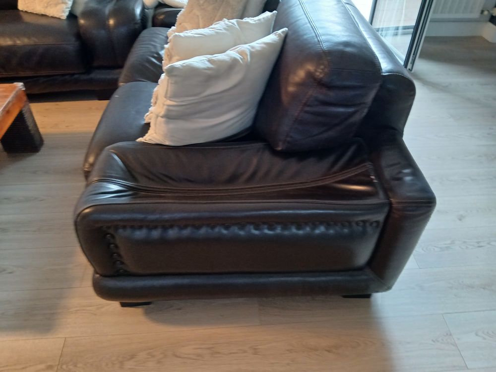 deux canap�s en cuir marron 600 Chelles (77)