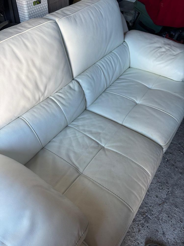 Deux canap�s en cuir blanc Crozatier Excellent �tat 200 Peymeinade (06)