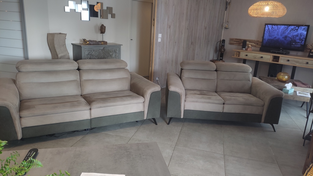 Lot de deux canap�s haut de gamme 1500 Sauzet (26)