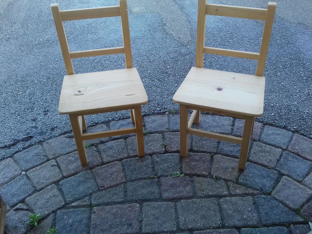 deux chaises enfants 15 Chanoz-Ch�tenay (01)