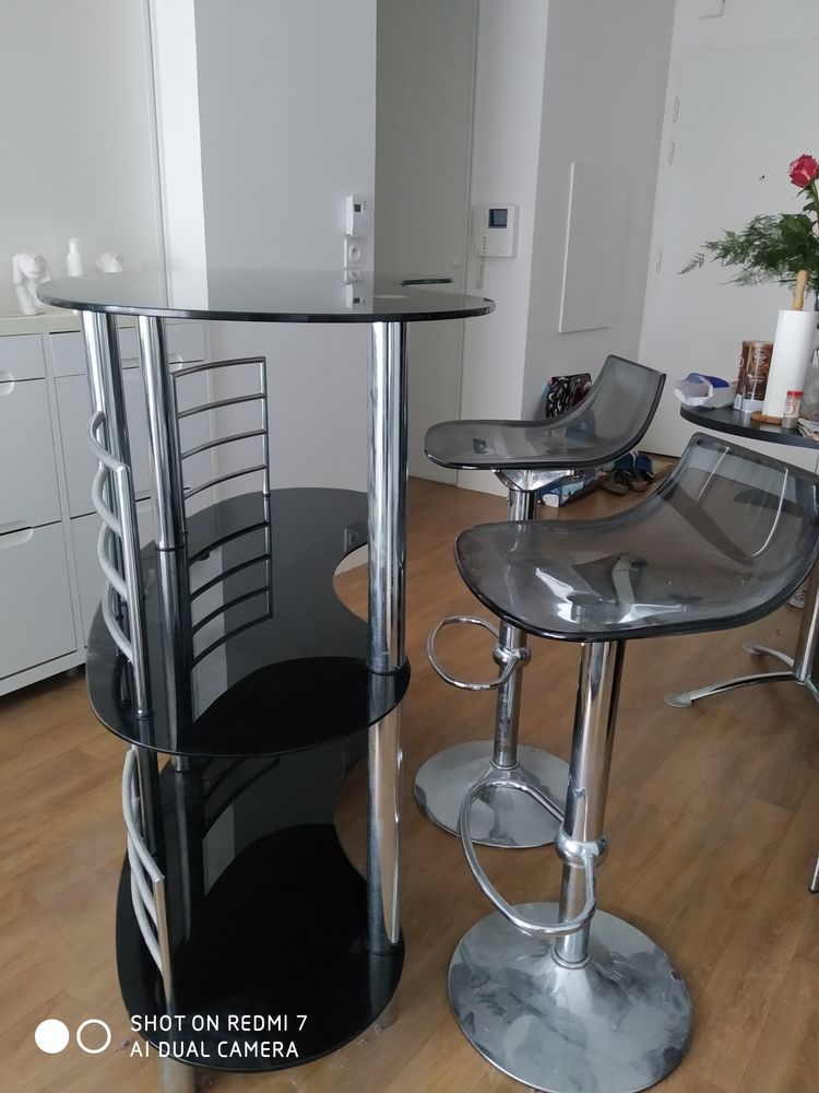 bar et deux chaises hautes 50 Hennebont (56)