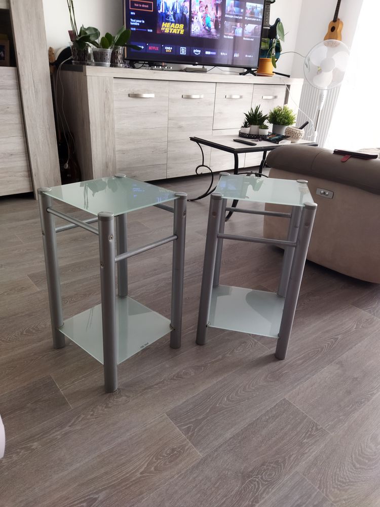 Deux chevets m�tal mat et verre tremp� opaque  
25 Tours (37)