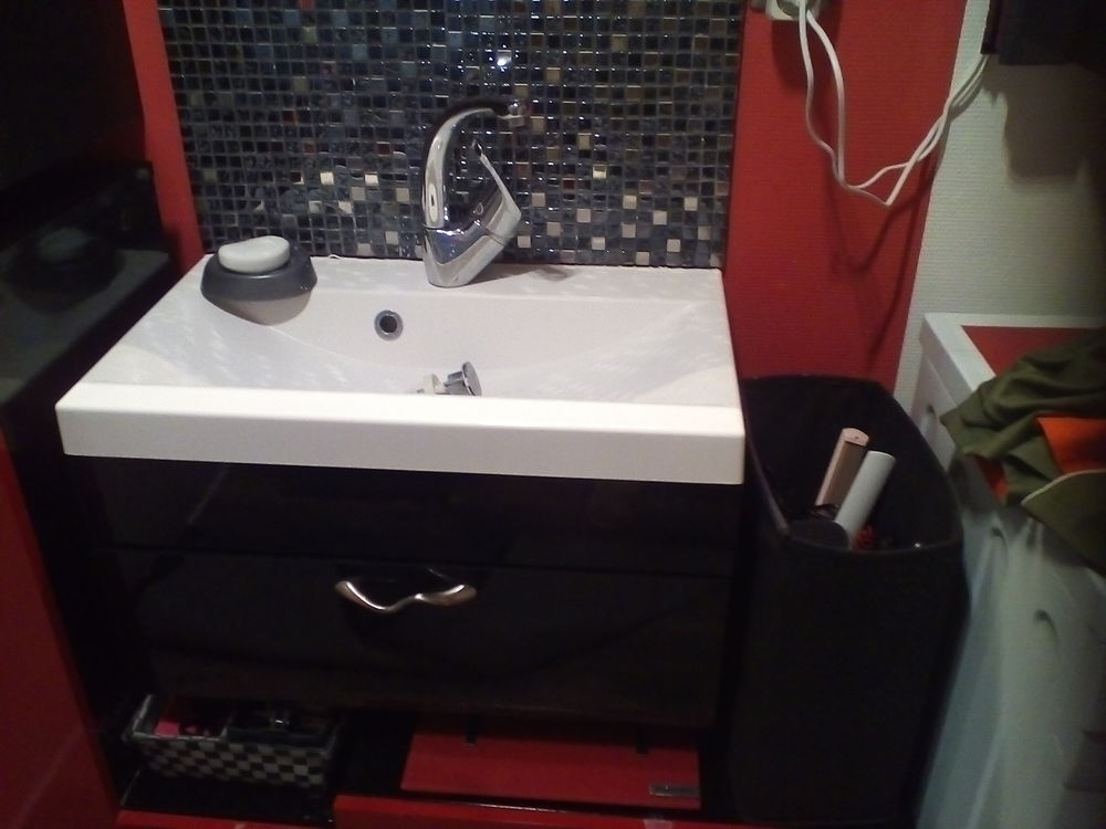 deux colonne et .vasque et son meuble et miroir 150 Miribel (01)