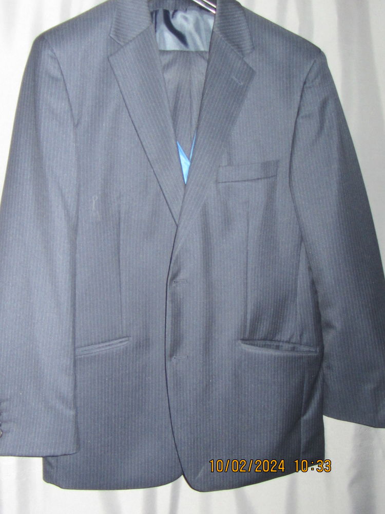 DEUX COSTUMES  NEUFS 79.99 Isdes (45)