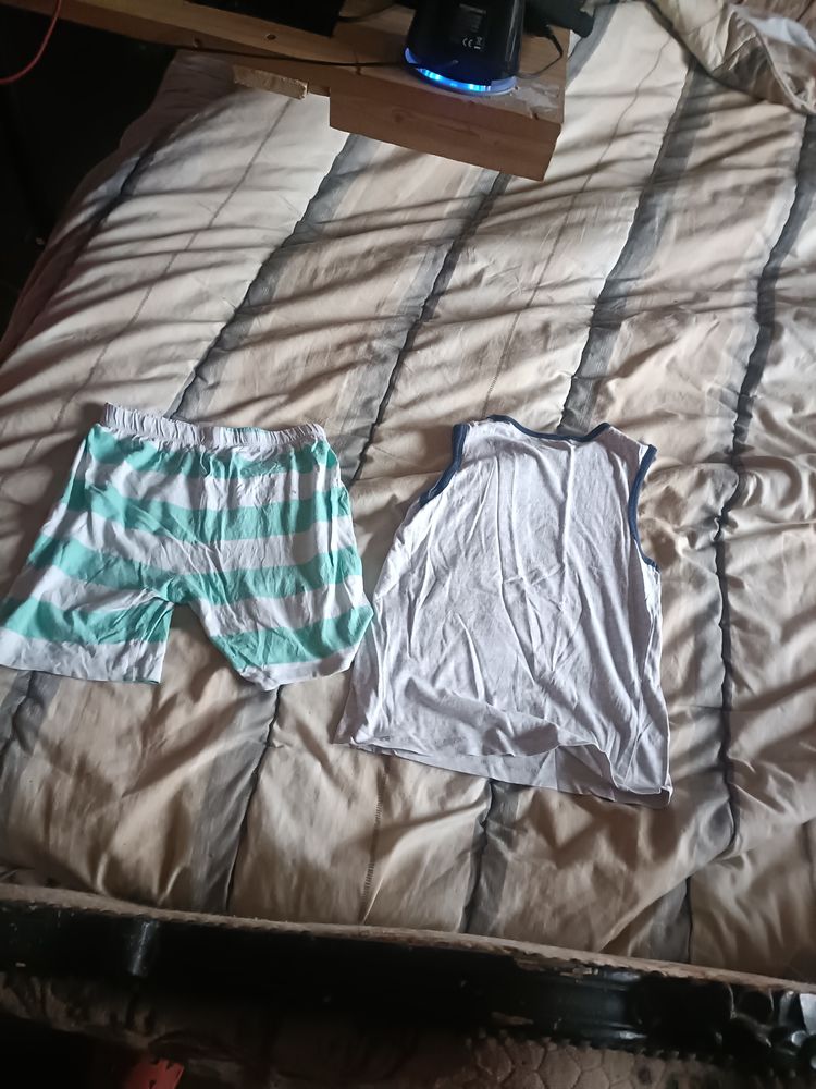 10� deux ensembles short taille 8 ans 10 Accolay (89)