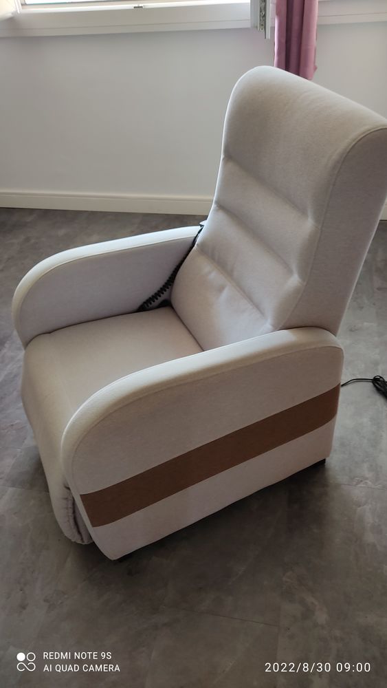  DEUX FAUTEUIL RELEVEUR 650 La Ciotat (13)