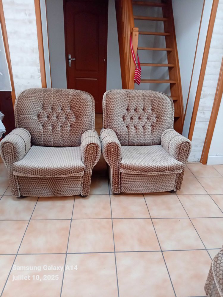 deux fauteuil velours en bon �tat paiement en main propre 25 Malesherbes (45)