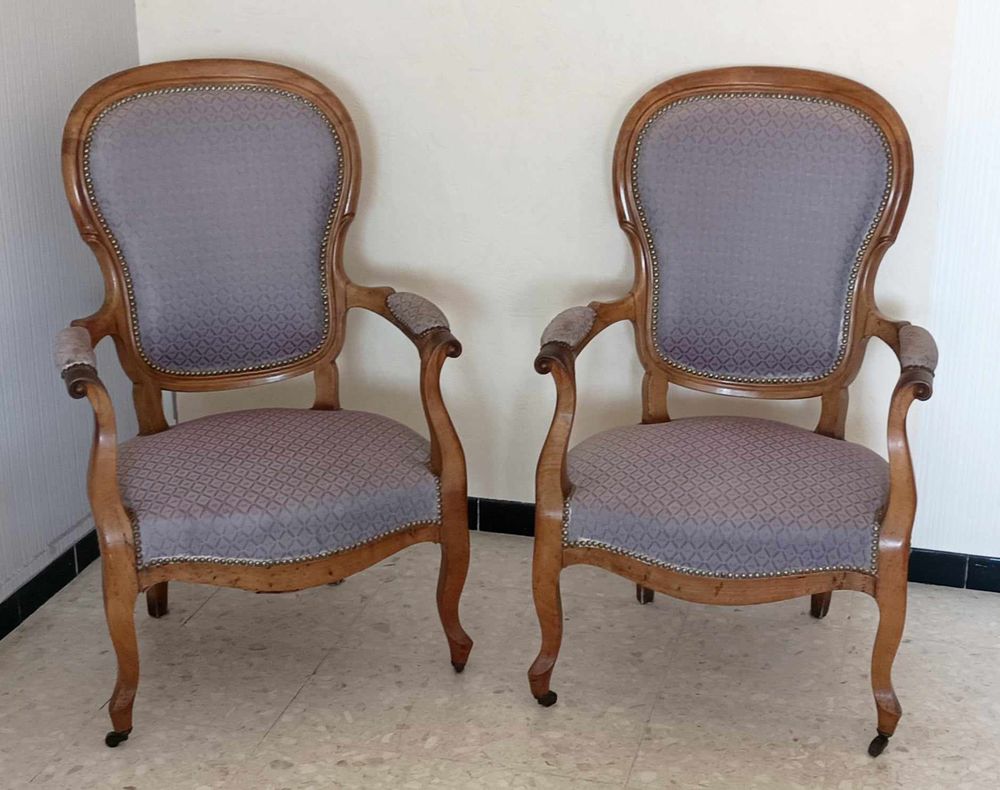Lot de deux fauteuils anciens. 100 N�mes (30)
