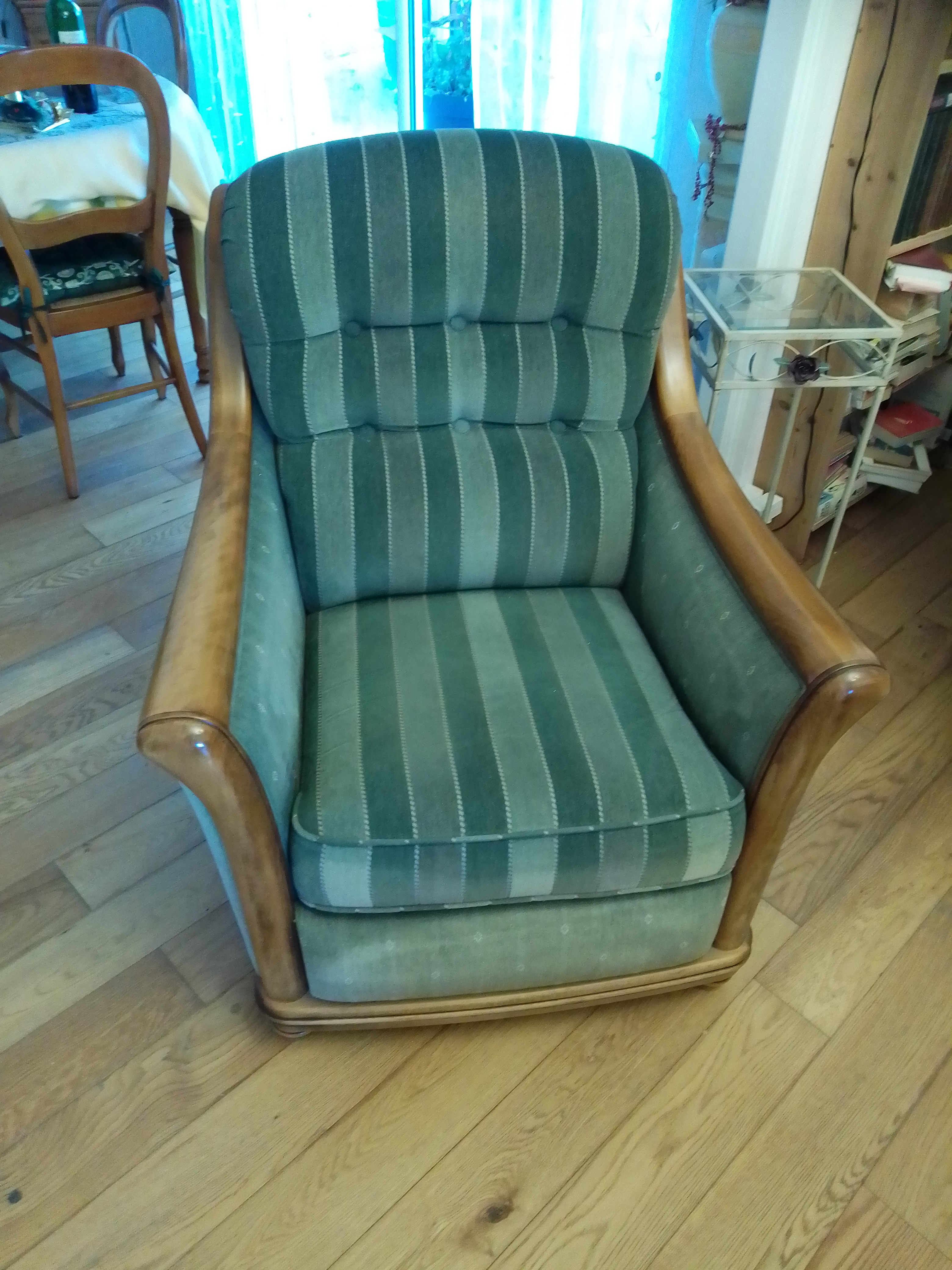 Deux fauteuils merisier massif et tissu velours 0 Aire-sur-la-Lys (62)