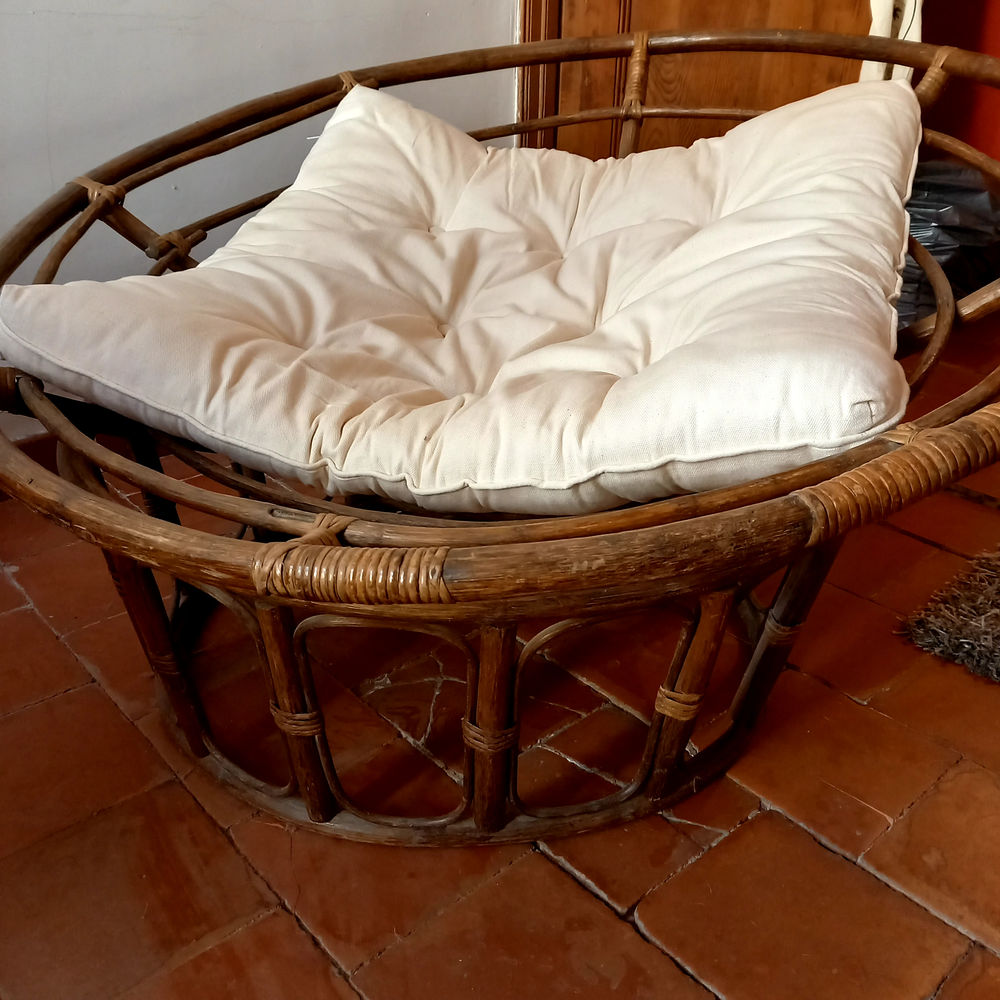 Deux fauteuils en rotin et leurs coussins futons 100 Bessan (34)