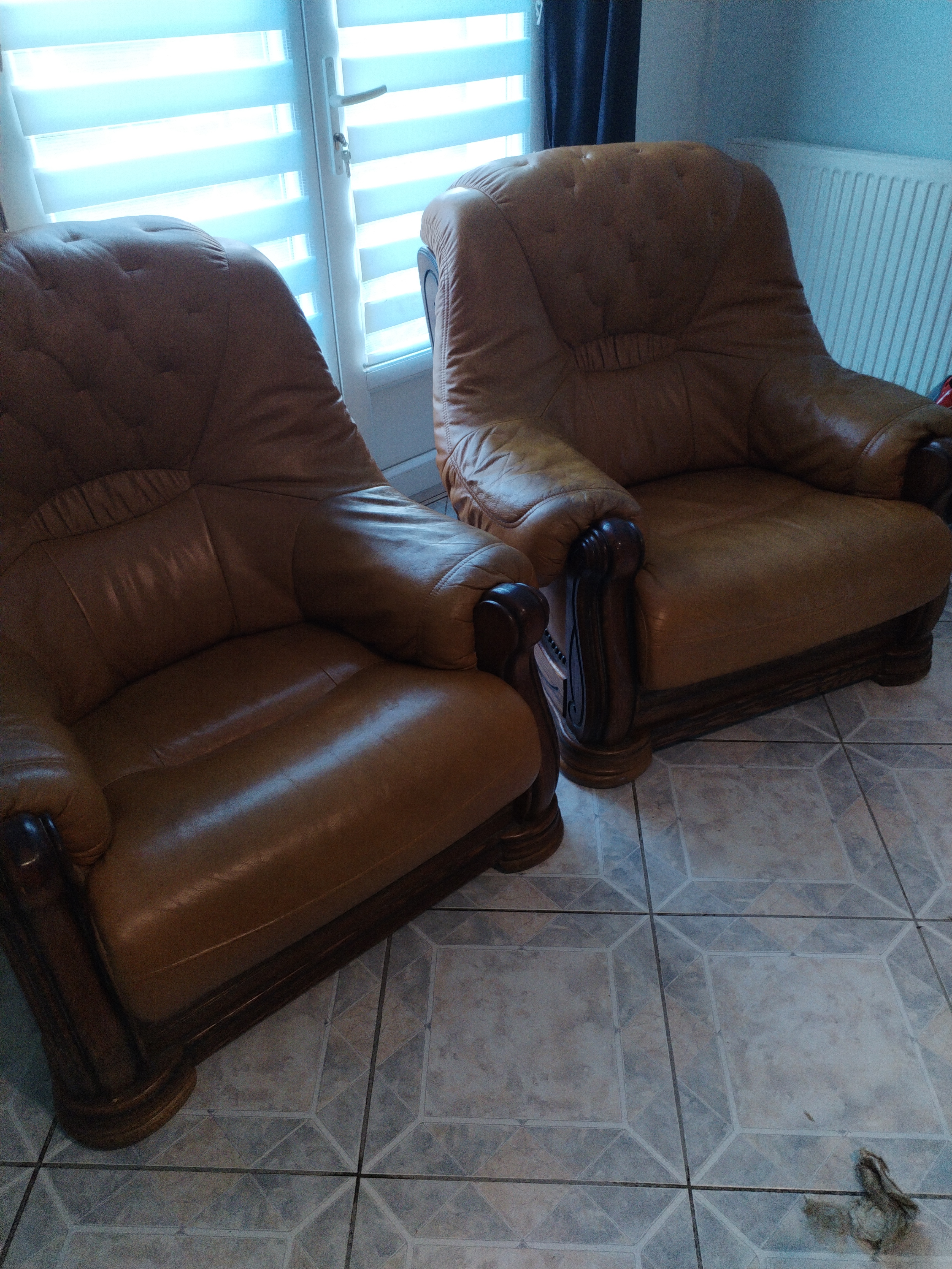 Deux fauteuils en simili cuir 40 Le Tr�port (76)