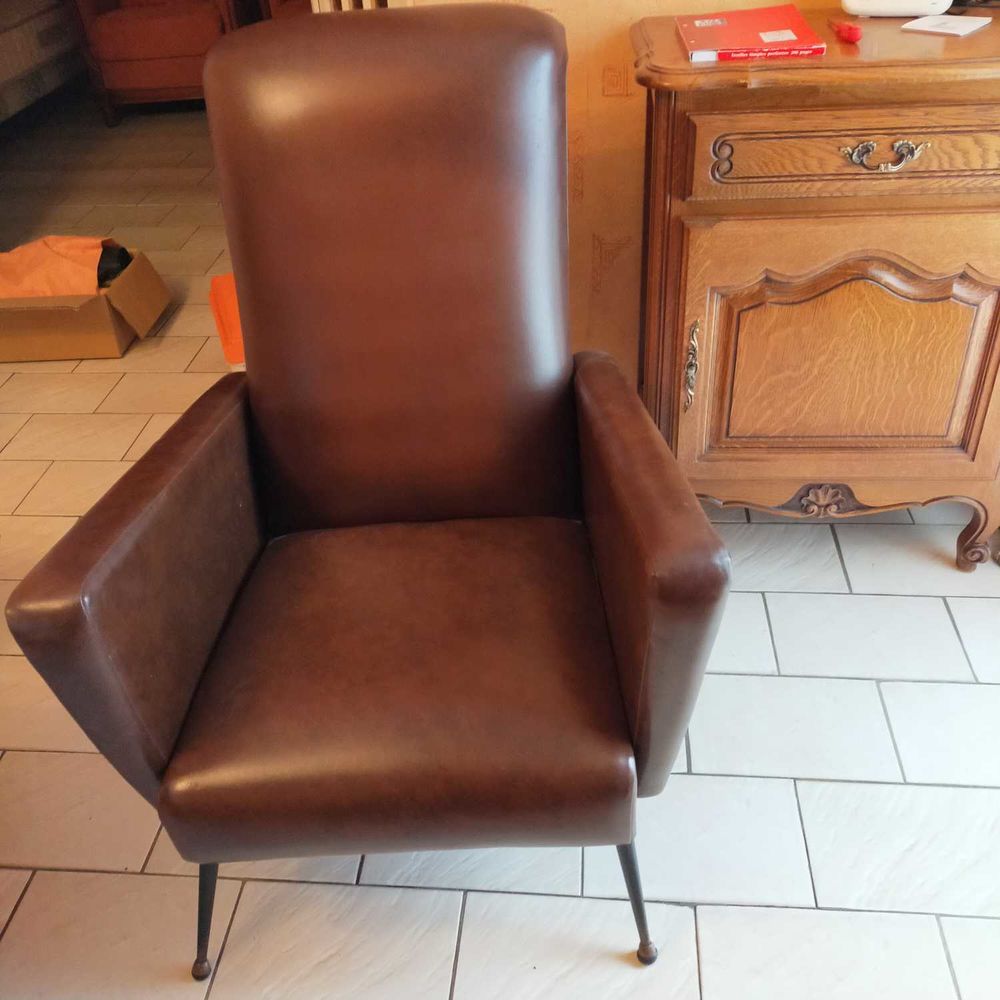 Deux fauteuils simili cuir 80 Douai (59)