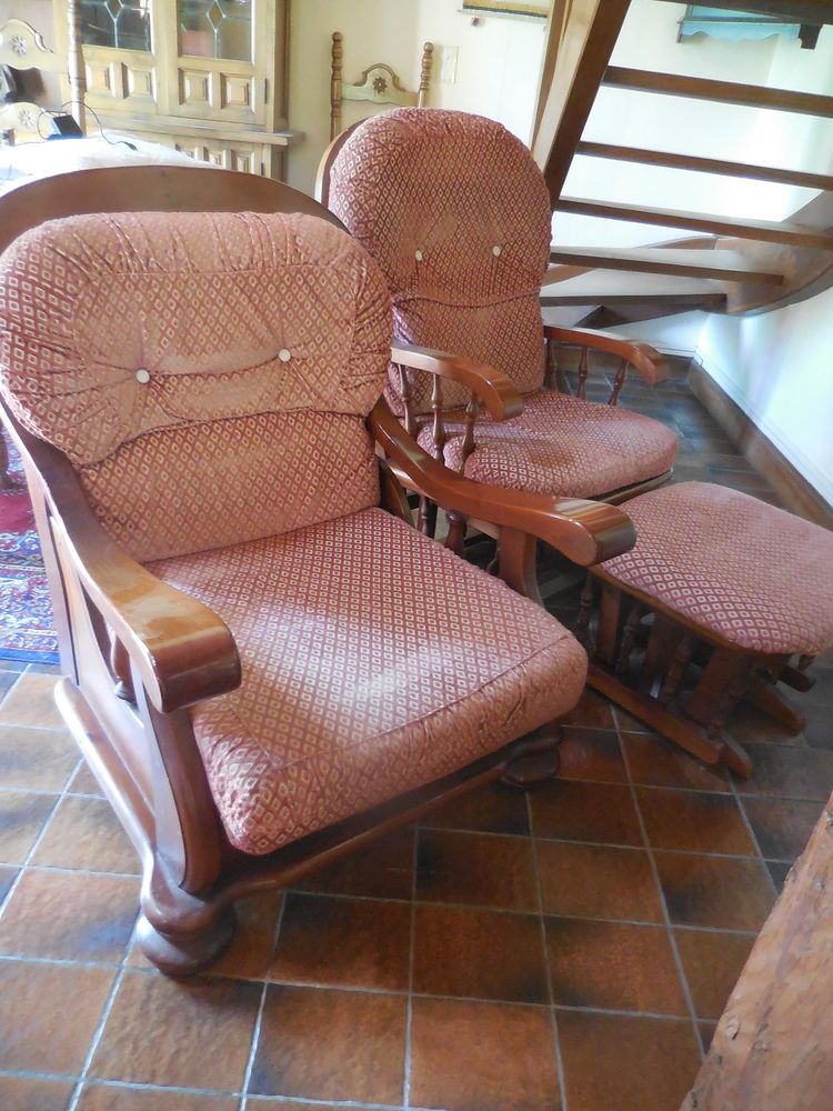 Deux fauteuils et tabouret 100 Gardes-le-Pontaroux (16)
