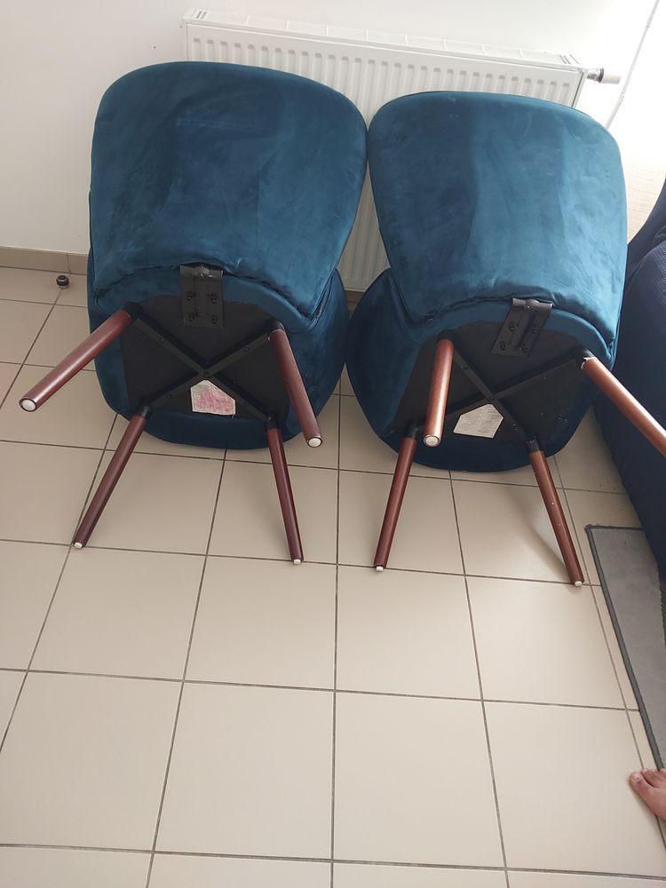 Deux fauteuils en velours 200 Carpentras (84)