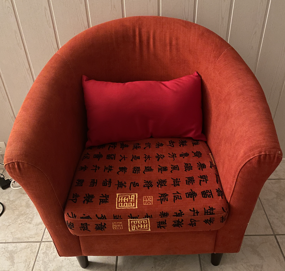 Deux fauteuils en velours avec un pouf/coffre 59 Avranches (50)