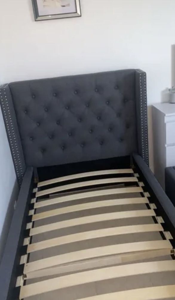 deux lit gris capitonn�e 400 Gennevilliers (92)