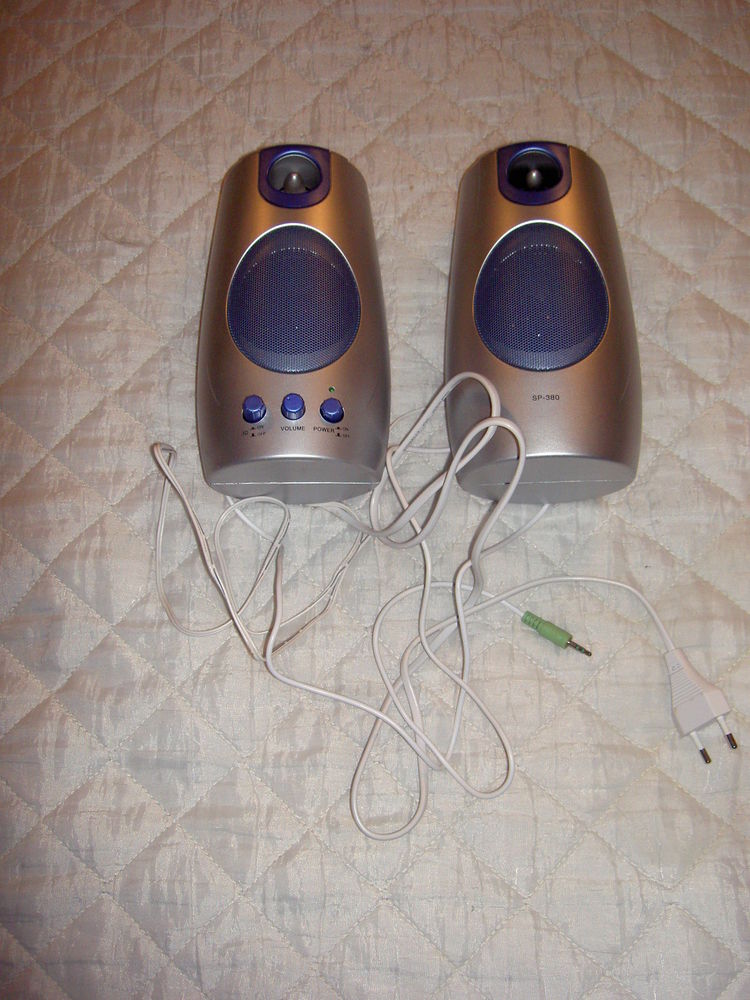 Deux haut-parleurs pour PC 30 Uz�s (30)