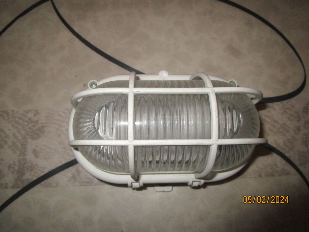 lot de deux hublots de cave  �tanches 10 Chanteloup-en-Brie (77)