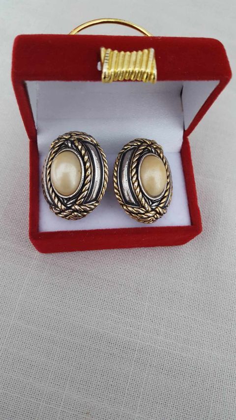   Deux jolies paires anciennes boucles d'oreilles  clips 10 Beaune (21)