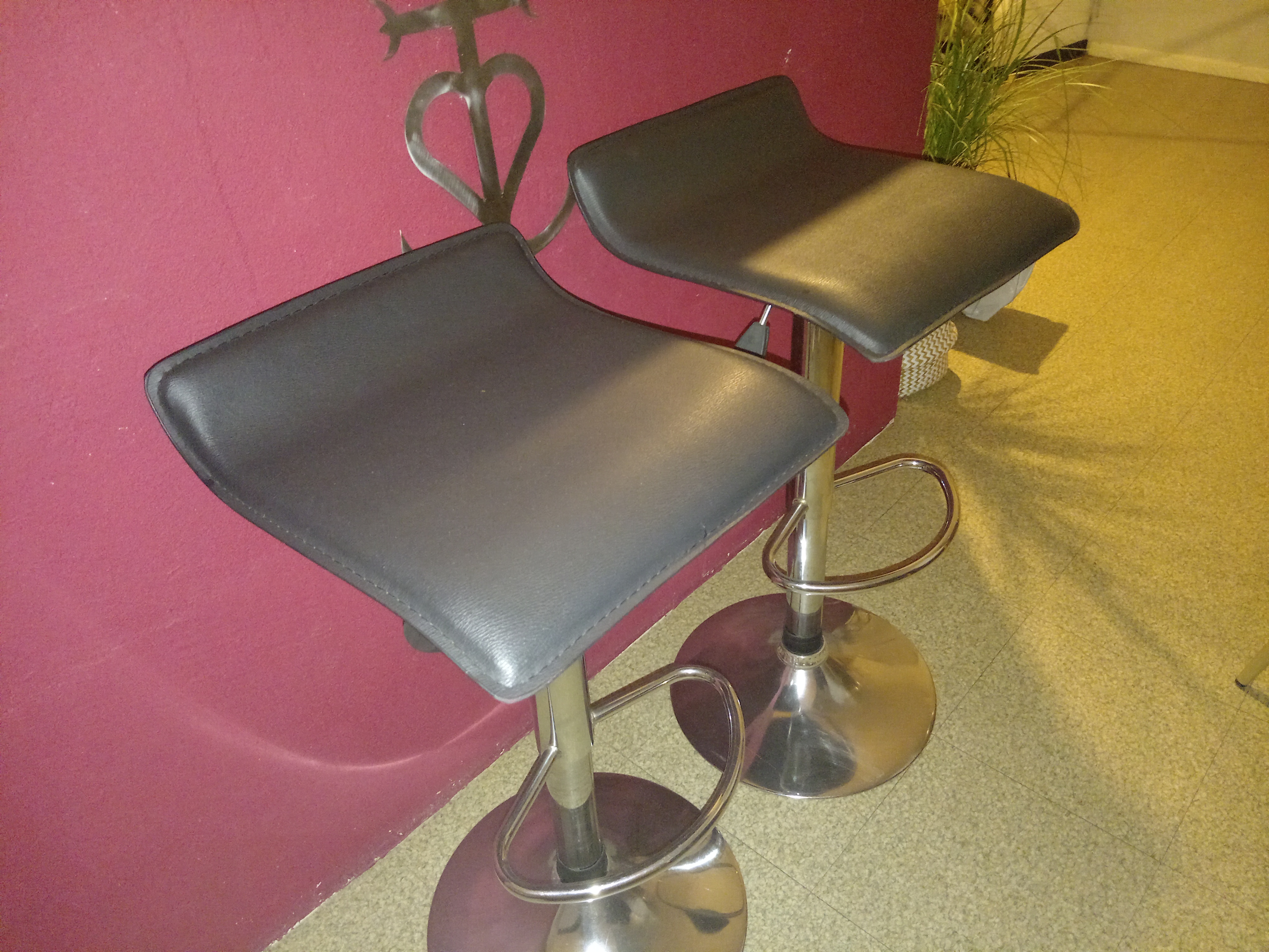 Deux jolis tabourets de bar tr�s bon �tat 40 Lansargues (34)