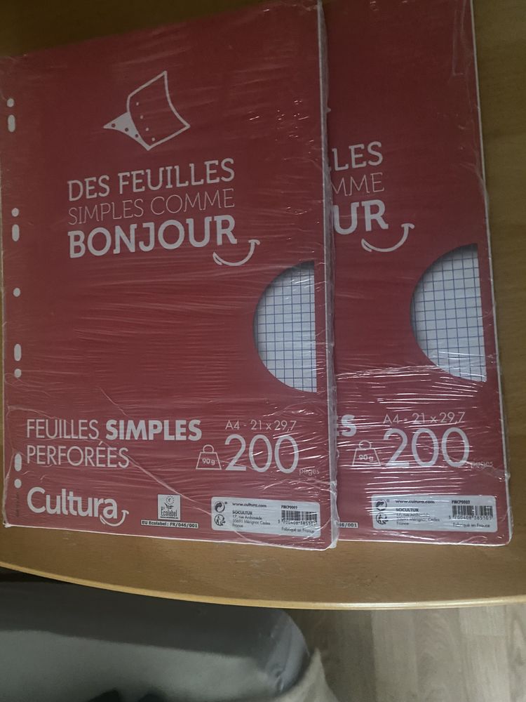 Deux lots de feuilles simples perfor�es 0 Marly-le-Roi (78)