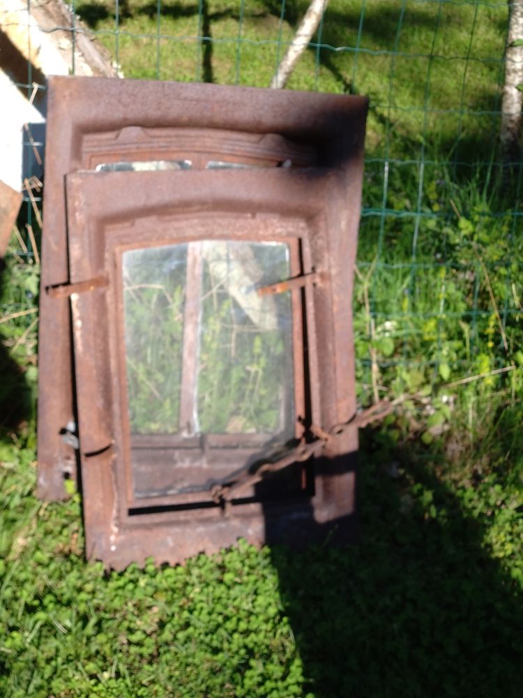 Deux lucarnes anciennes 45 Arfeuille-Ch�tain (23)