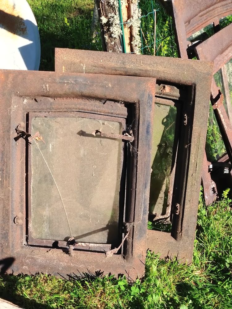 Deux lucarnes anciennes 45 Arfeuille-Ch�tain (23)