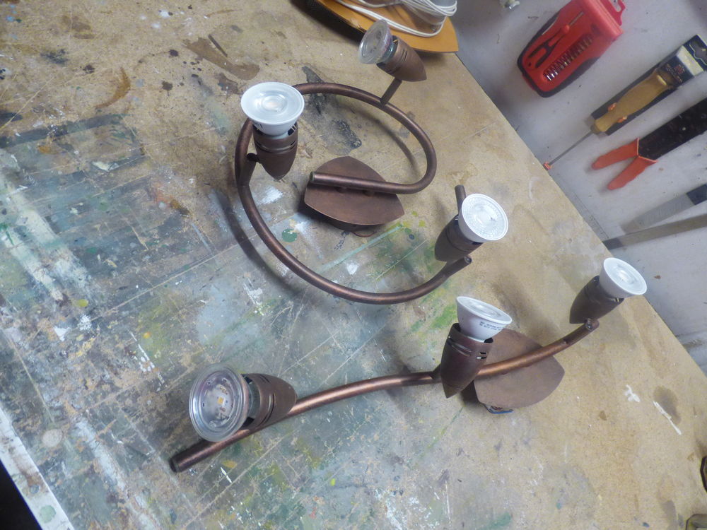 Deux lustres 3 lampes couleur bronze 15 Colombes (92)