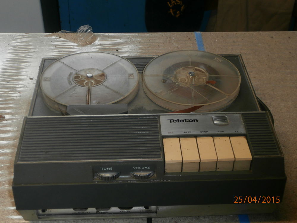 LOT DEUX MAGNETOPHONES ANCIENS 10 Levainville (28)