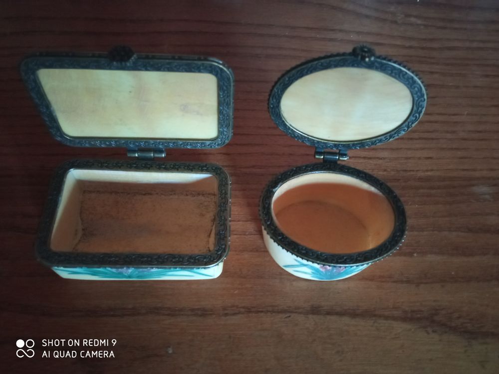 Lot de deux petites bo�tes en os et ferrures m�tal 30 Vallereuil (24)