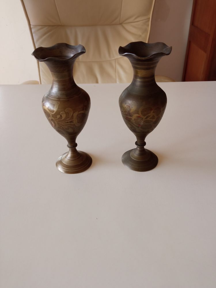 deux petits vases en cuivre 65 Puteaux (92)