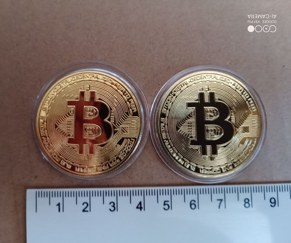 Lot de deux pi�ces bitcoin plaqu� OR 14K Neuf 15 Metz (57)