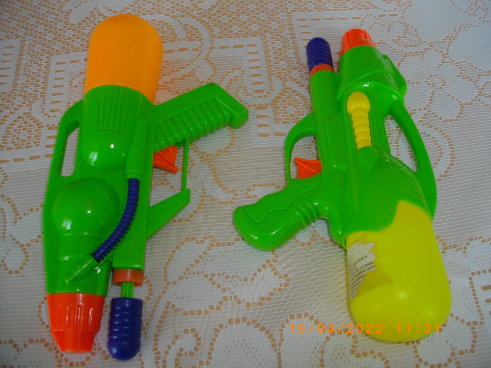 DEUX PISTOLETS A EAU POUR ENFANT 4 Perros-Guirec (22)