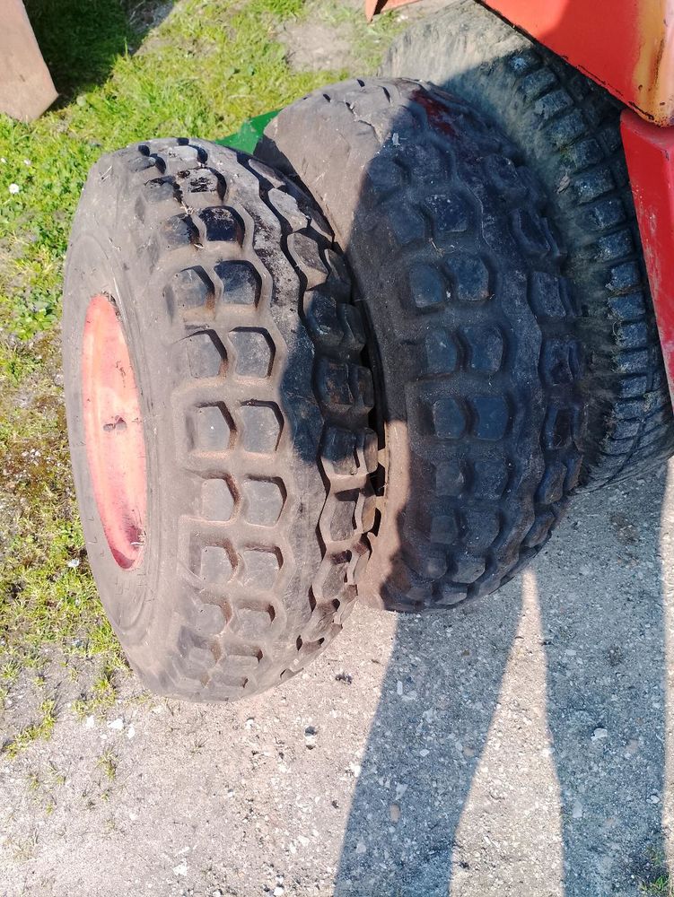 deux pneus kleber 8. 50   12   de 6 ply  + jante  hako 450 Saran (45)