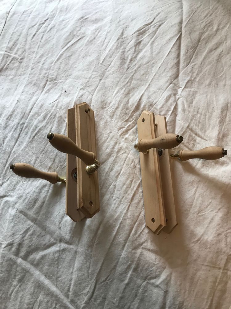 Deux Poign�es de porte en bois neuves 10 Mottier (38)