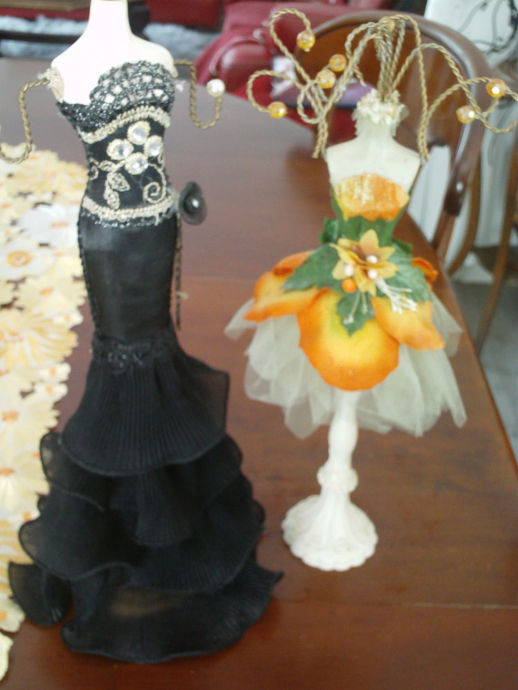 Deux porte bijoux bustiers anciens N� 1018 5 Beaune (21)