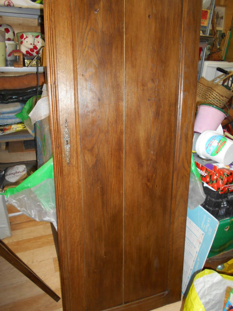 deux portes d'armoire, bois plein, tr�s joli bois. 45 Grospierres (07)