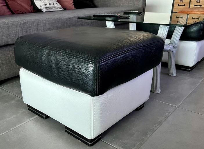 Deux poufs en cuir noir et blanc 90 Niederschaeffolsheim (67)